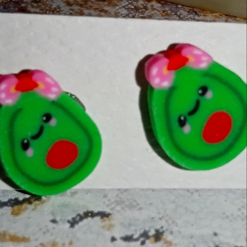Cute mini avocado earring studs